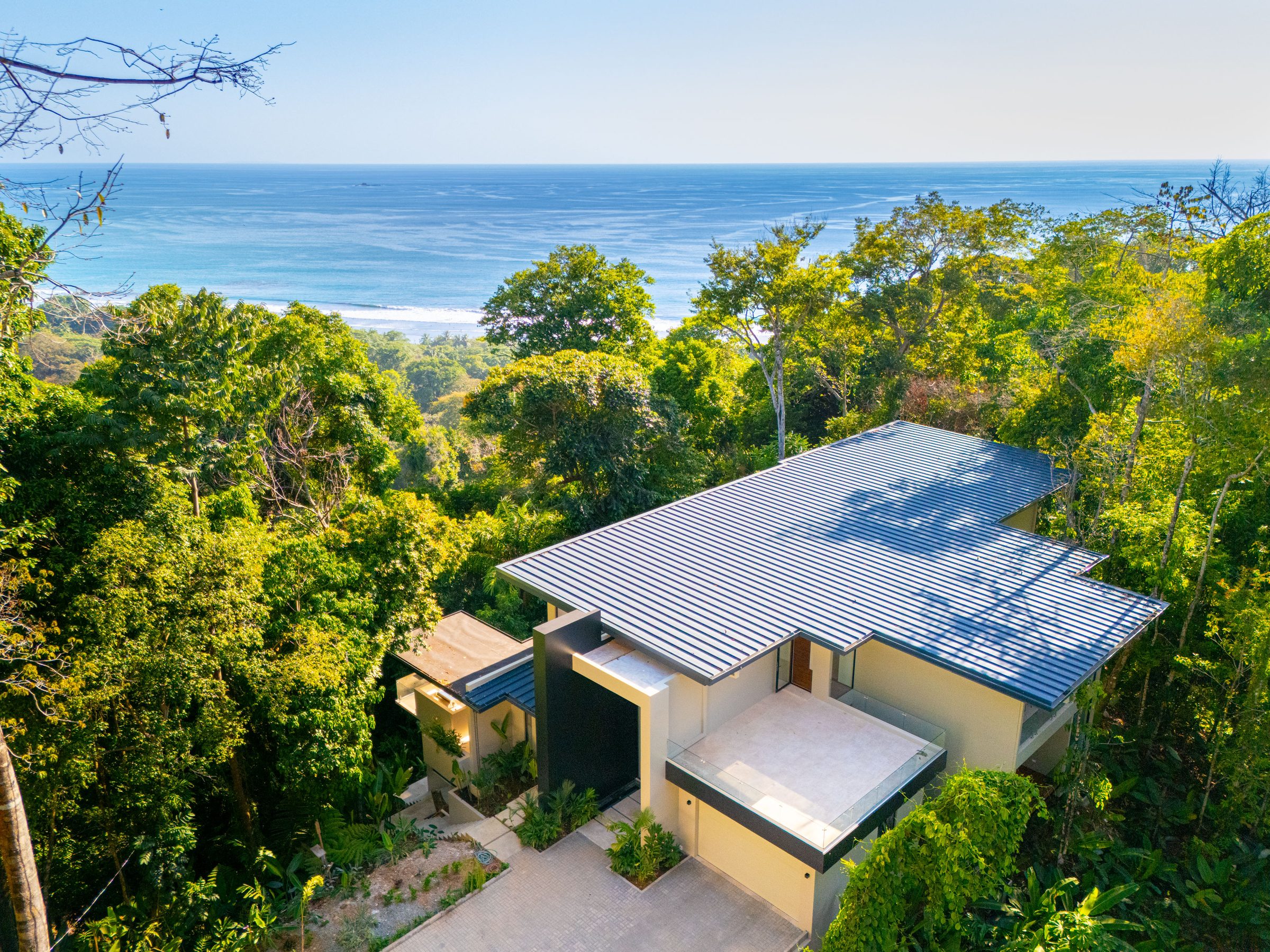 Casa Colibri above the coastline