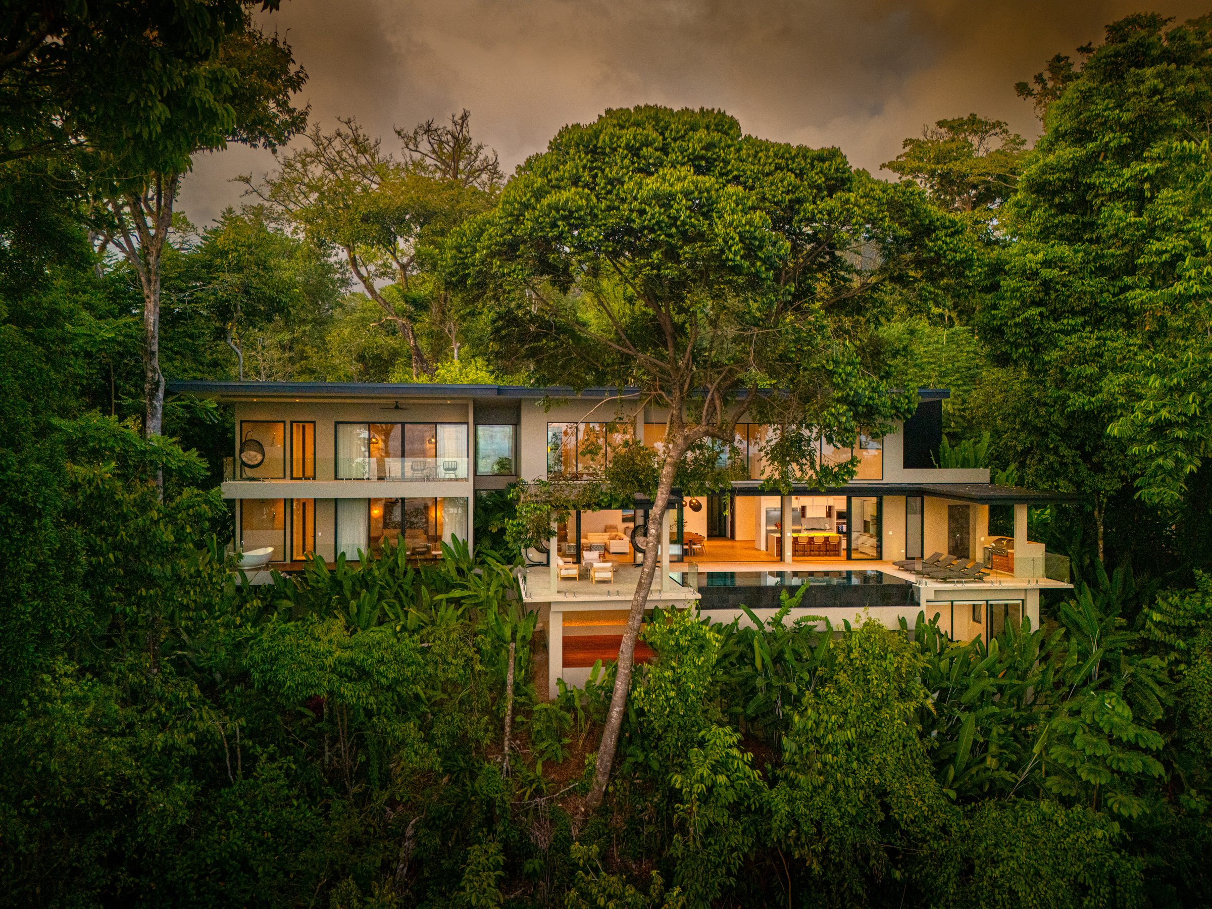 Casa Colibri, a residence on a forested ridge